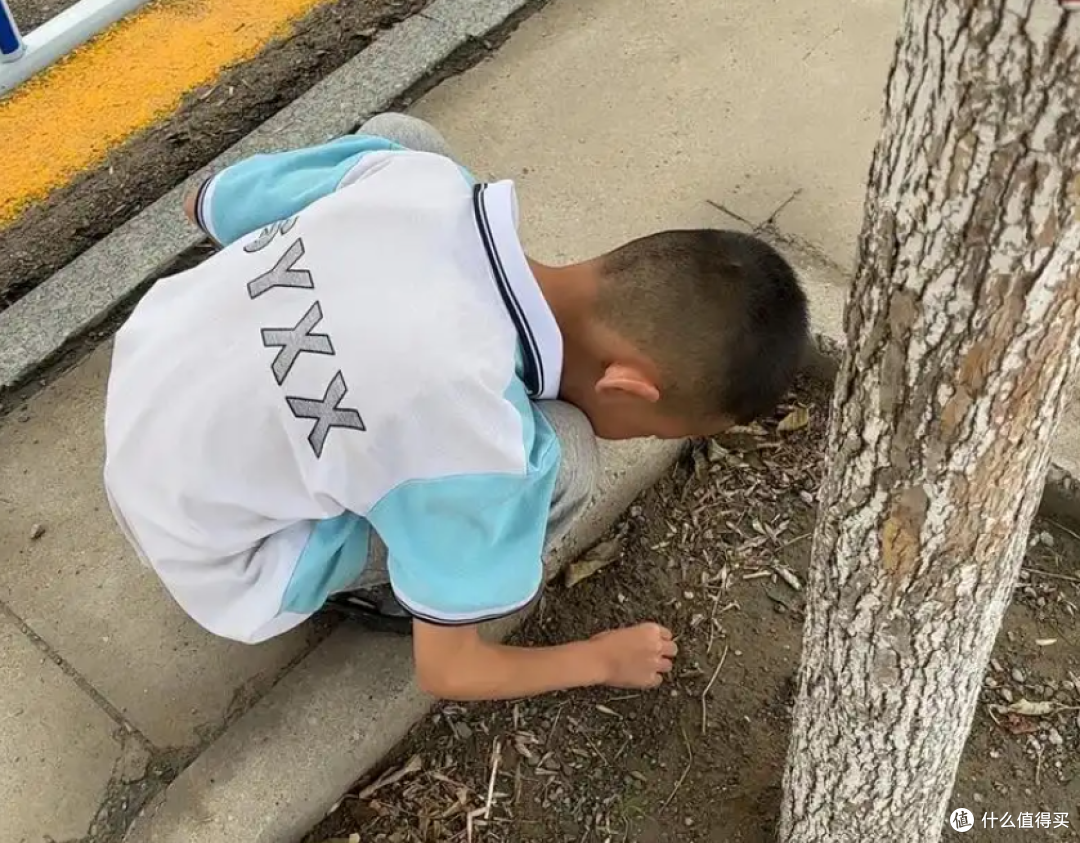 中年父母的账单暗语:花在娃身上叫投资,花在自己身上叫“续命”