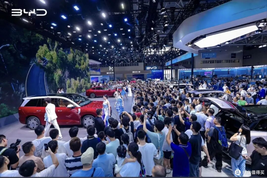 比亚迪海狮08参数曝光:全系空悬+后轮转向,长续航解决家用痛点