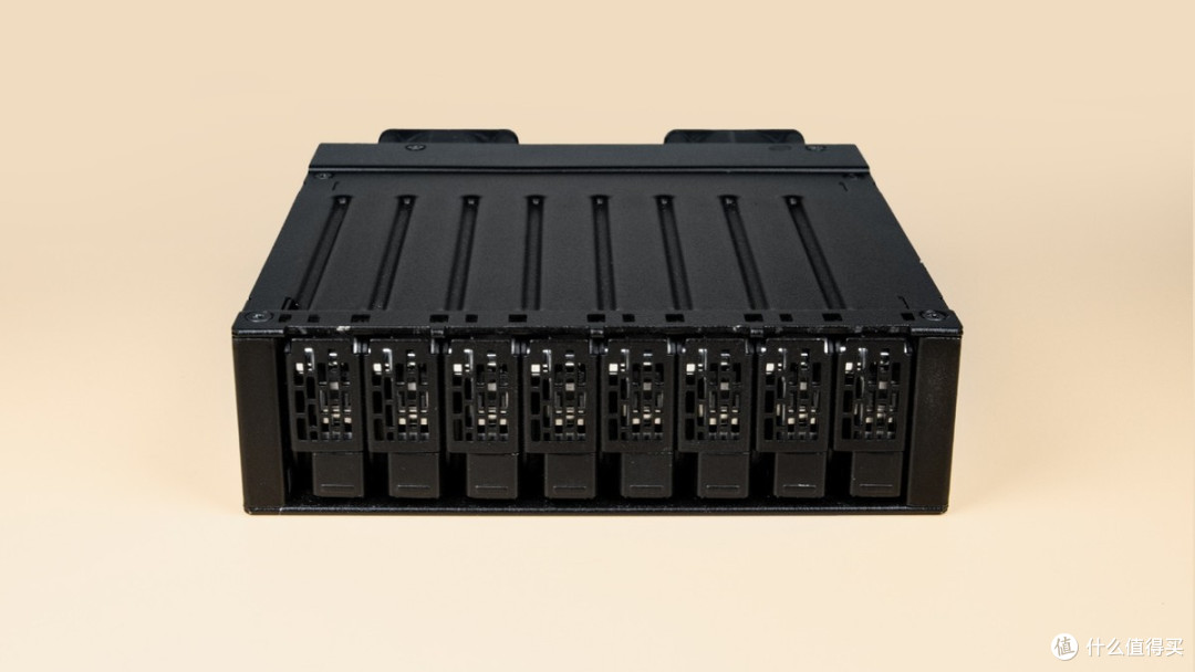 单光驱扩容8盘E1.S!ICY DOCK MB218E5P-B PCIe5.0高密度存储实测