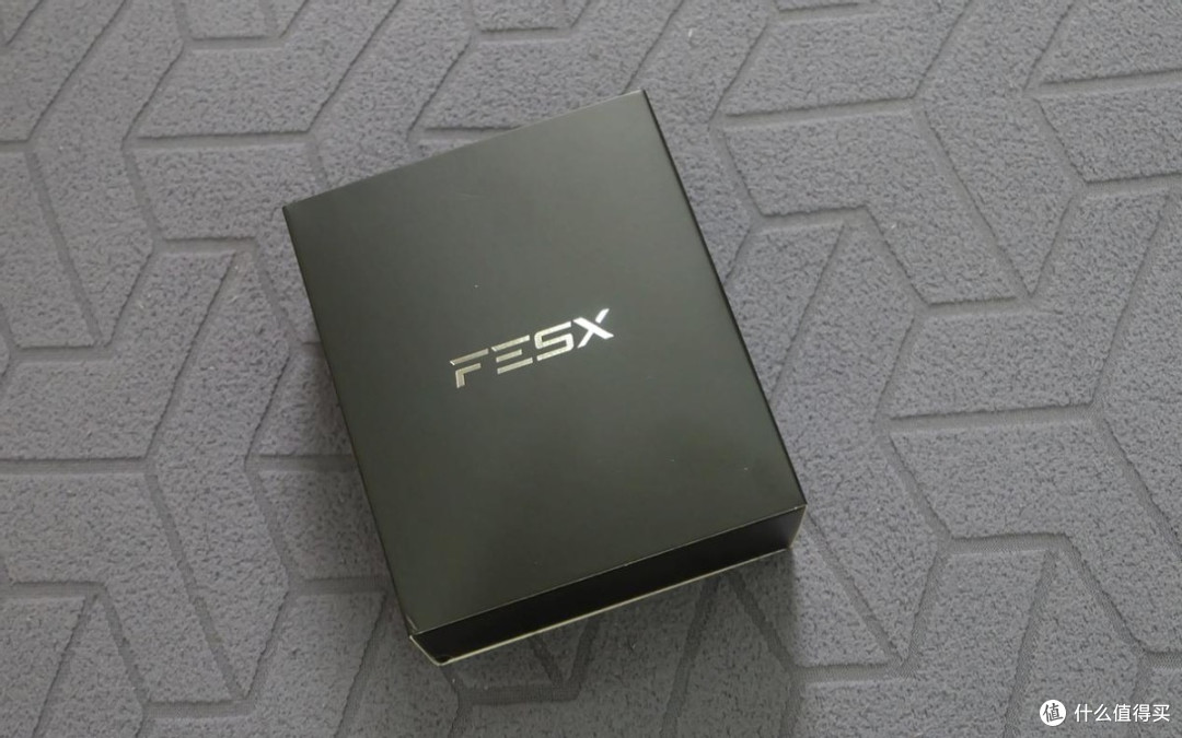 出差党福音!极客精工FESX迷你剃须刀让我告别 "大胡子尴尬"