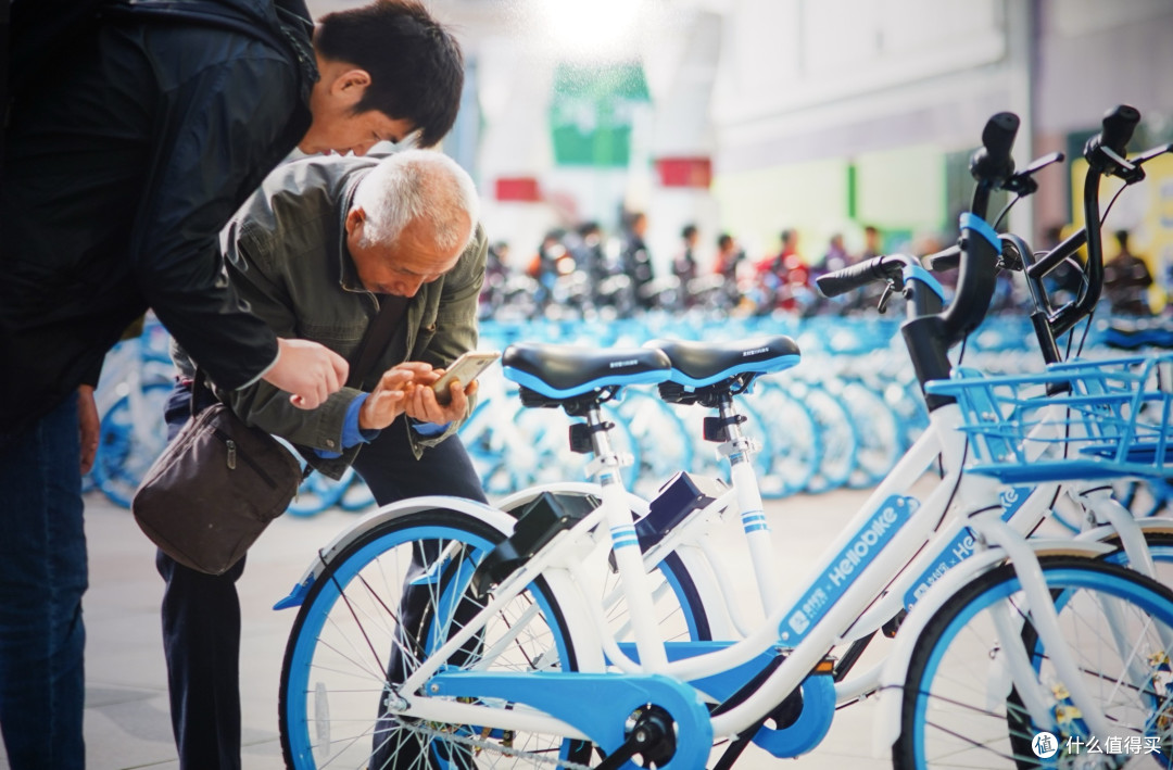 从克制到享受:父子生活对比