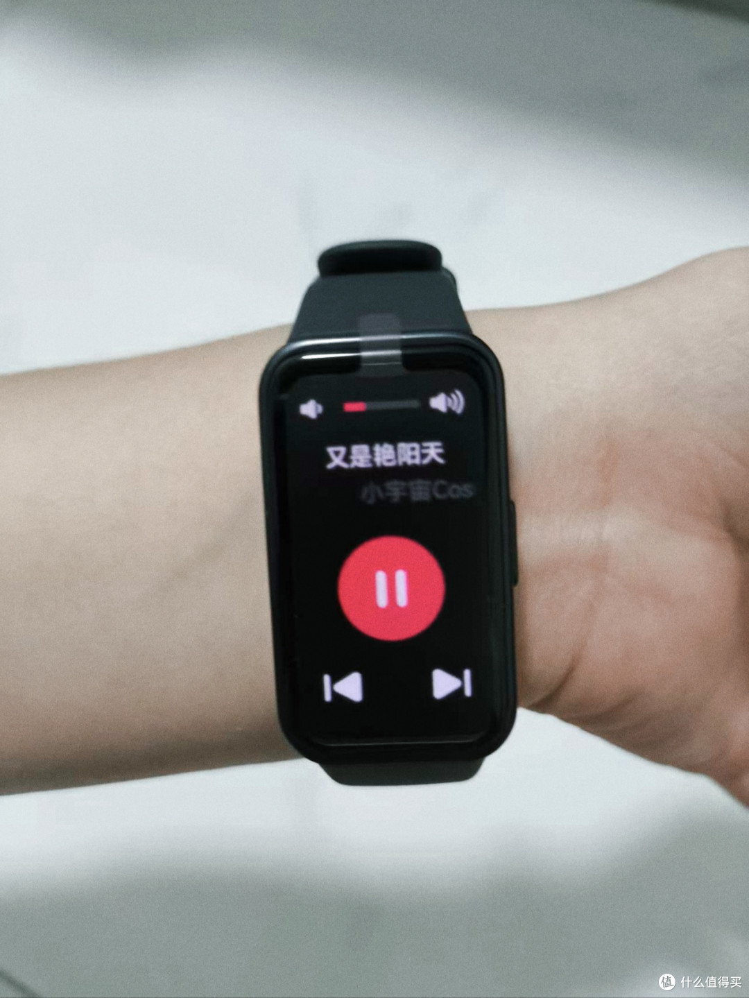 体验华为智能手环:轻巧舒适,健康管理更省心