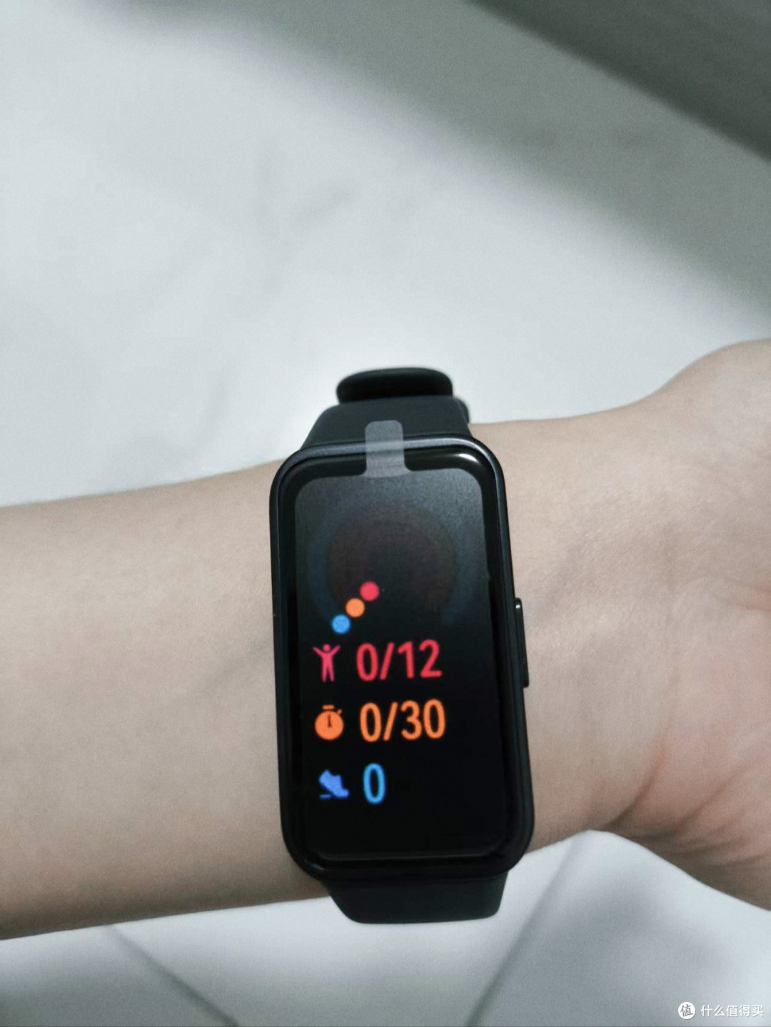 体验华为智能手环:轻巧舒适,健康管理更省心