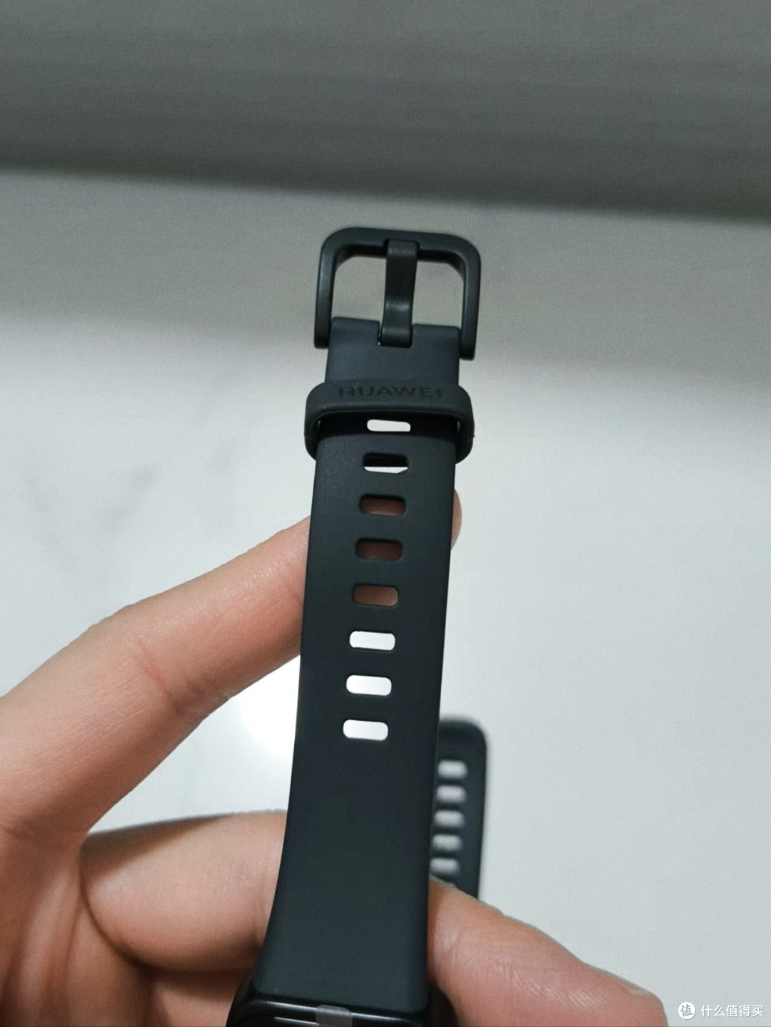体验华为智能手环:轻巧舒适,健康管理更省心