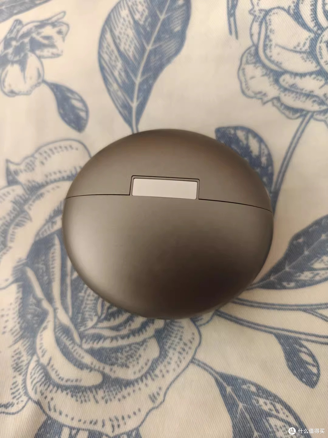 这副"小金环"夹在我耳朵上，已经两个月不想摘了