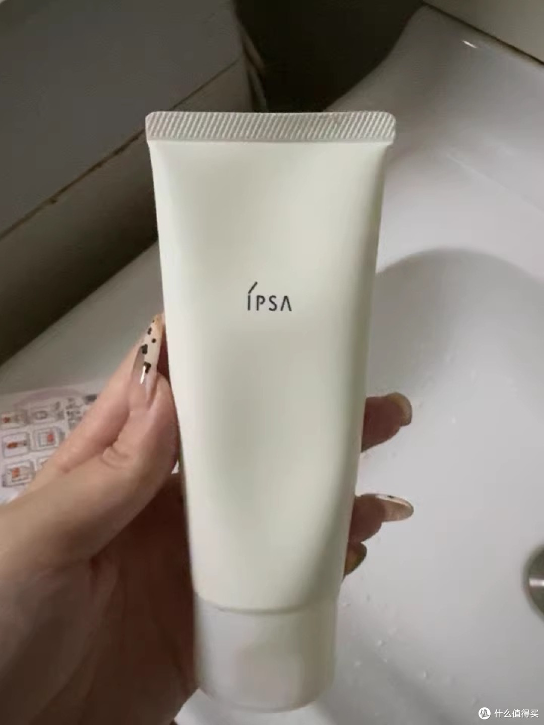 这管银灰色的"吸尘器"，把我鼻翼的黑头安排明白了