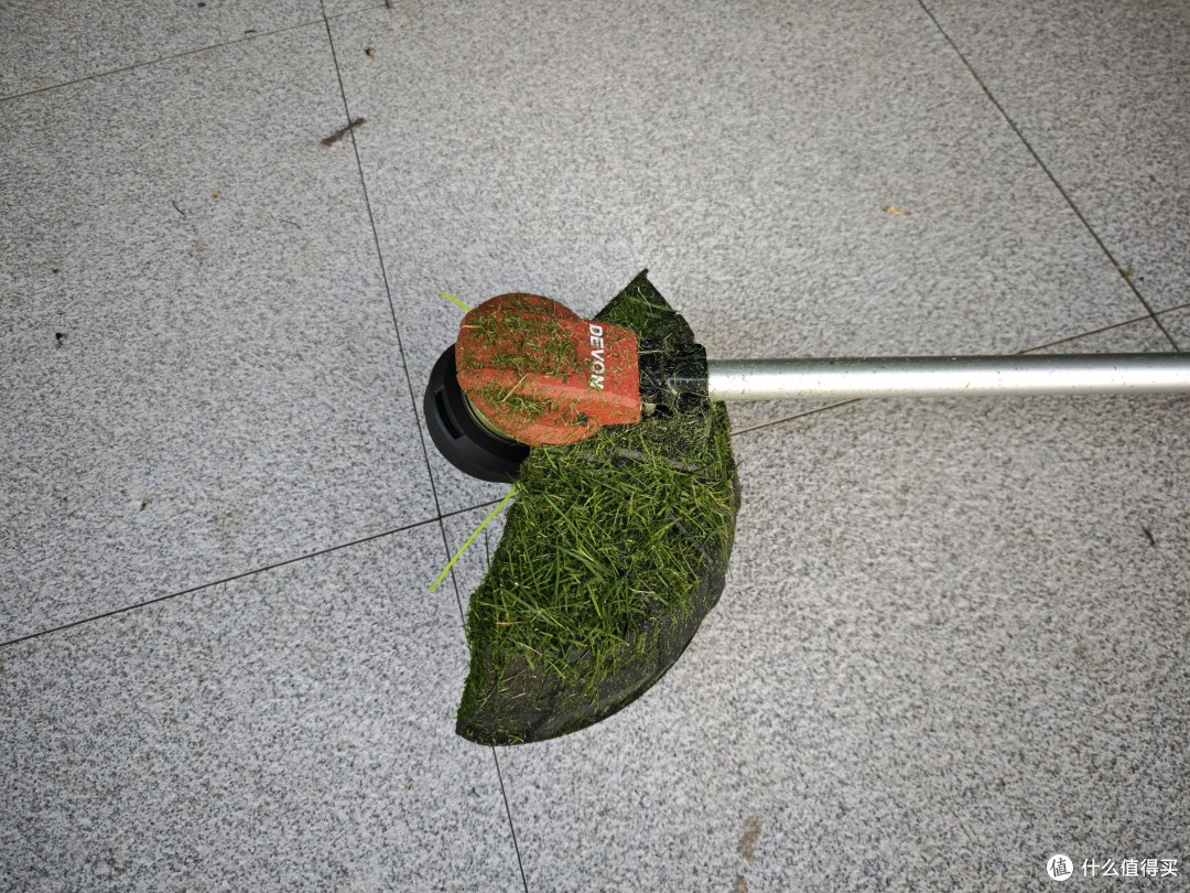 草坪疯长,急需修剪!大有20V无刷打草机(4802)开箱及首割体验