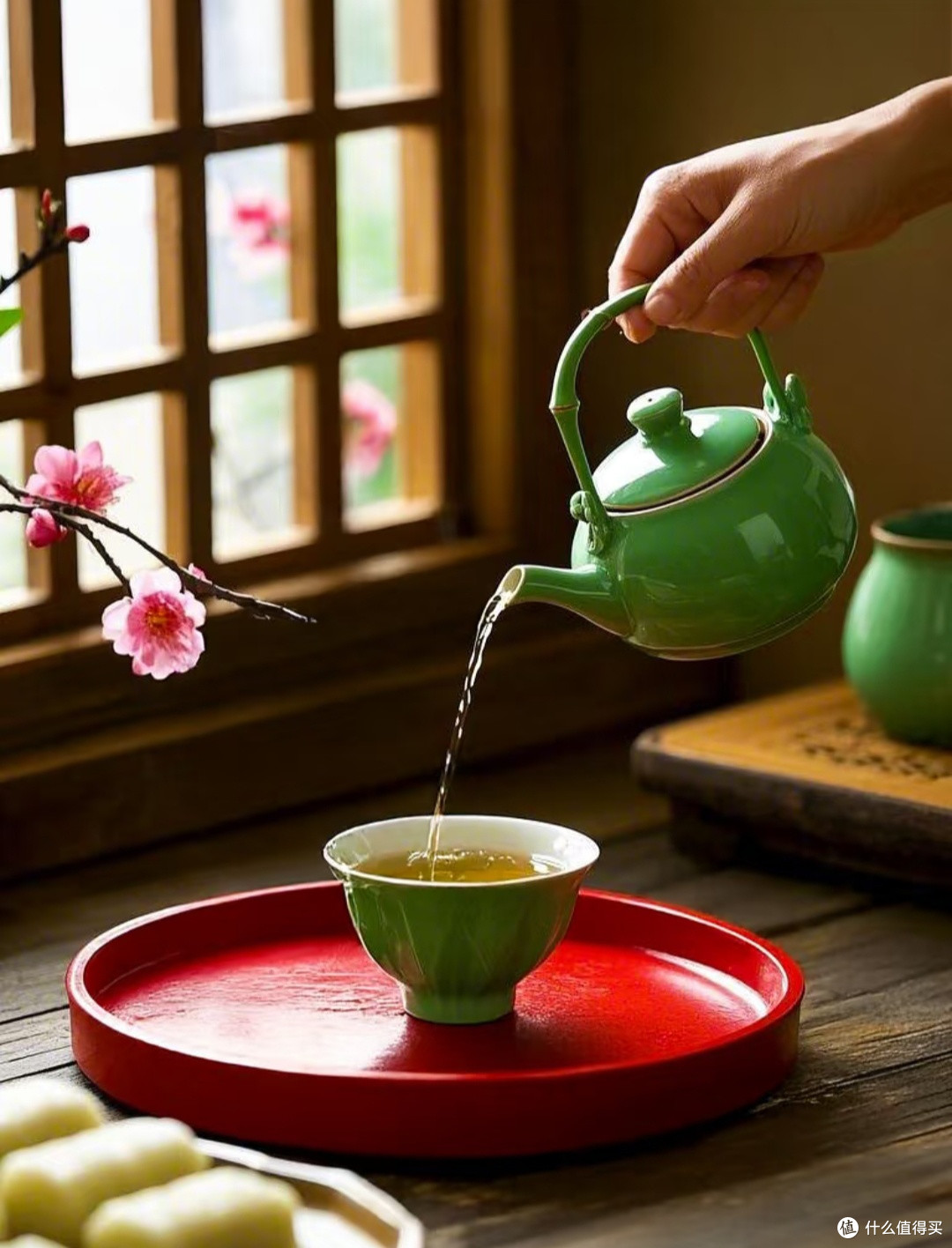 一帘春色入茶盏,这把青瓷提梁壶,装着我和父亲半生的春日念想