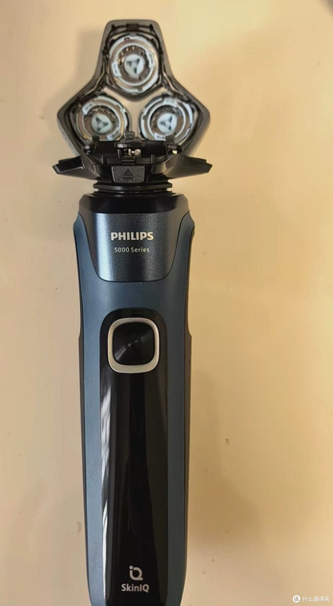 老旧剃须刀承载父子温情