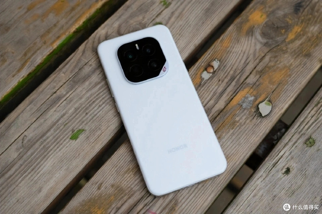 16GB+512GB,2026“售价雪崩”的4款手机,还能流畅再用五年