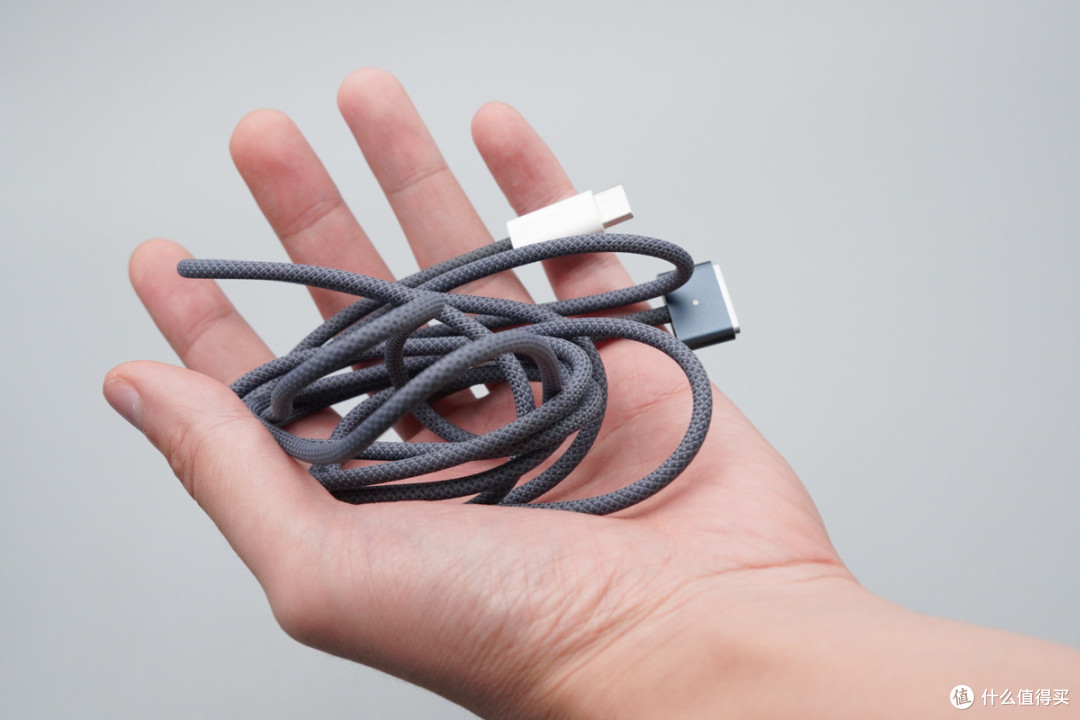 专治 2 米 MagSafe3 线材乱象!3D 打印 MacBook 专用绕线器体验