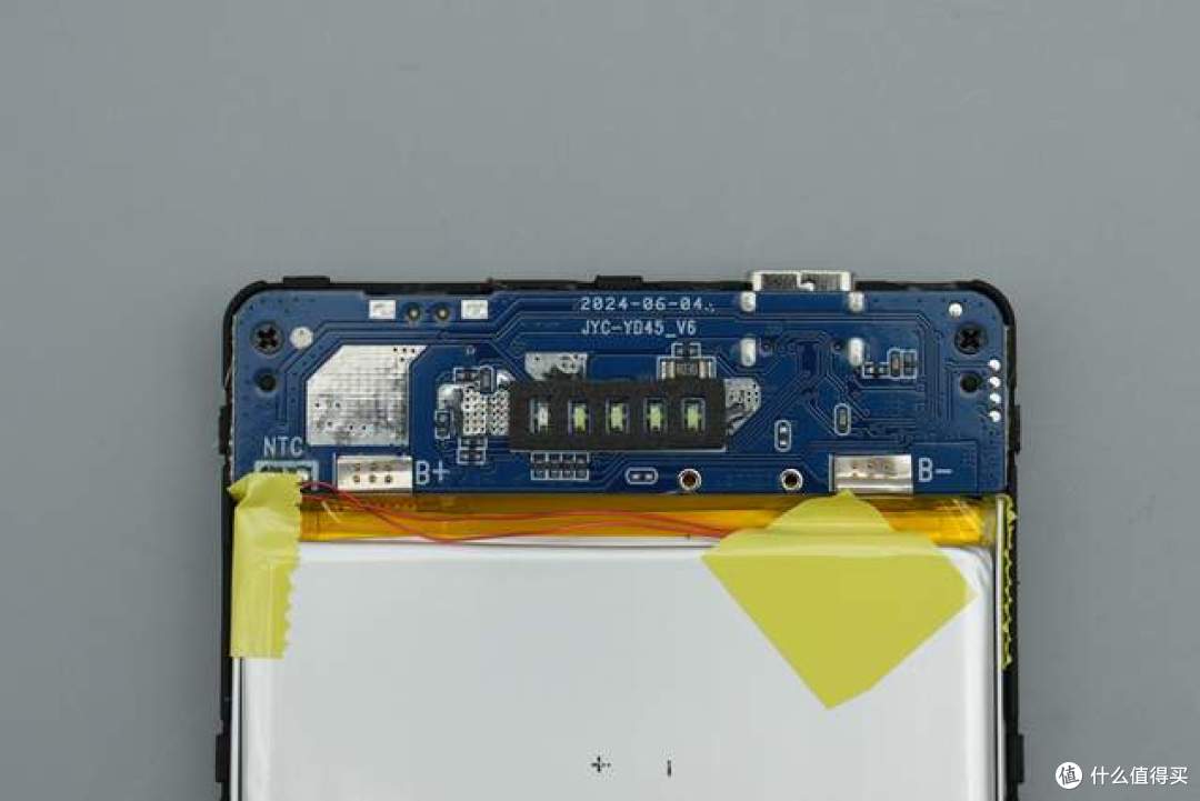 适配iPhone 17 Pro不挡镜头，haha TRAVEL超薄磁吸移动电源拆解