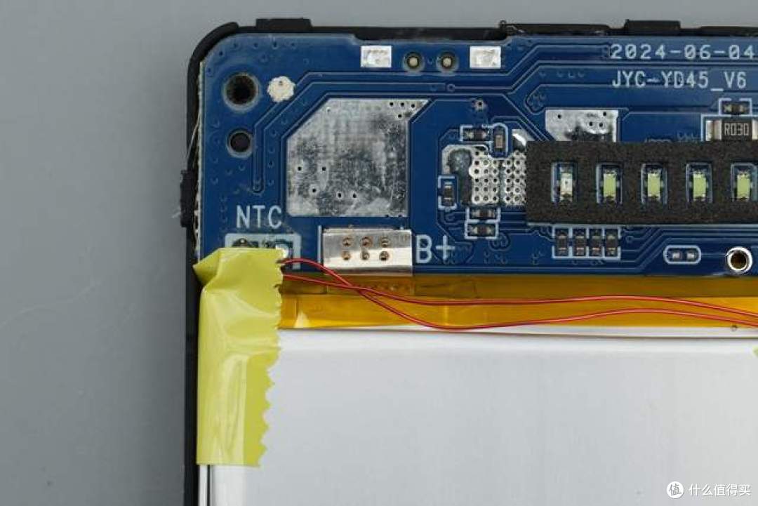 适配iPhone 17 Pro不挡镜头，haha TRAVEL超薄磁吸移动电源拆解