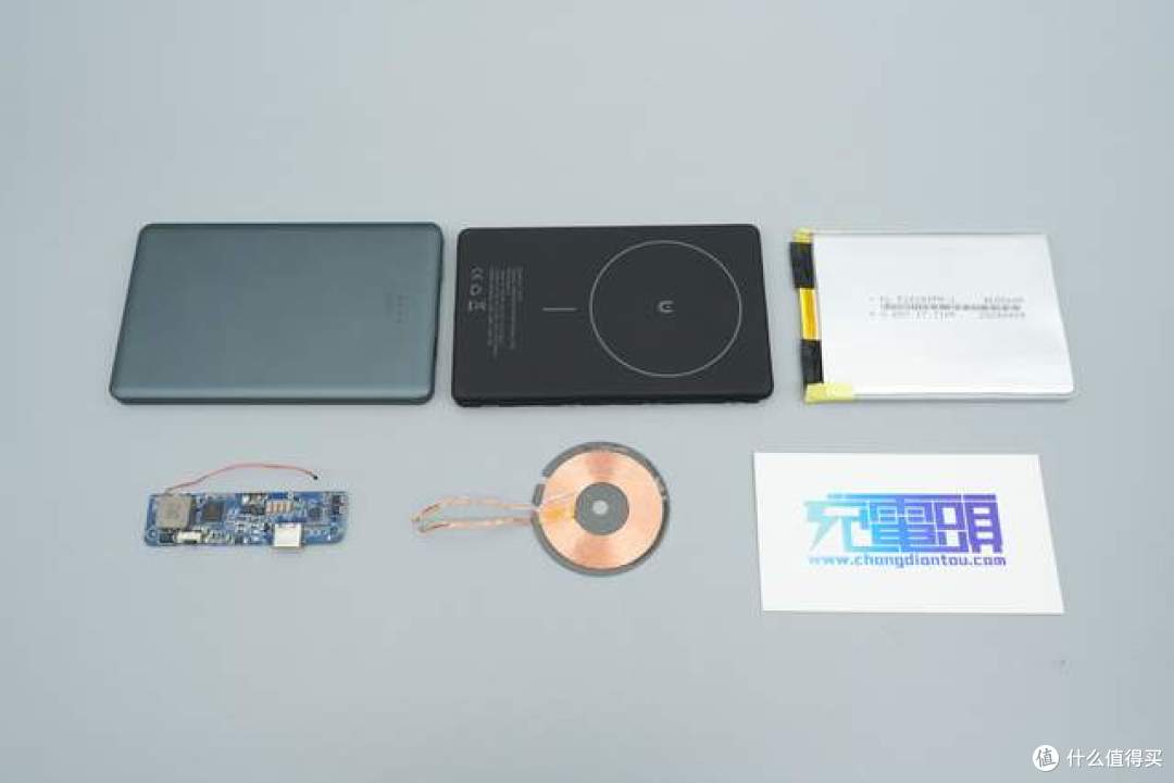 适配iPhone 17 Pro不挡镜头，haha TRAVEL超薄磁吸移动电源拆解