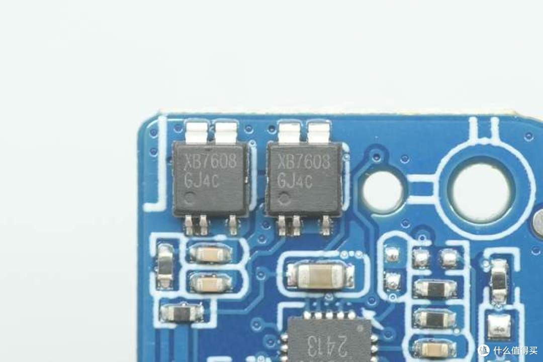 适配iPhone 17 Pro不挡镜头，haha TRAVEL超薄磁吸移动电源拆解