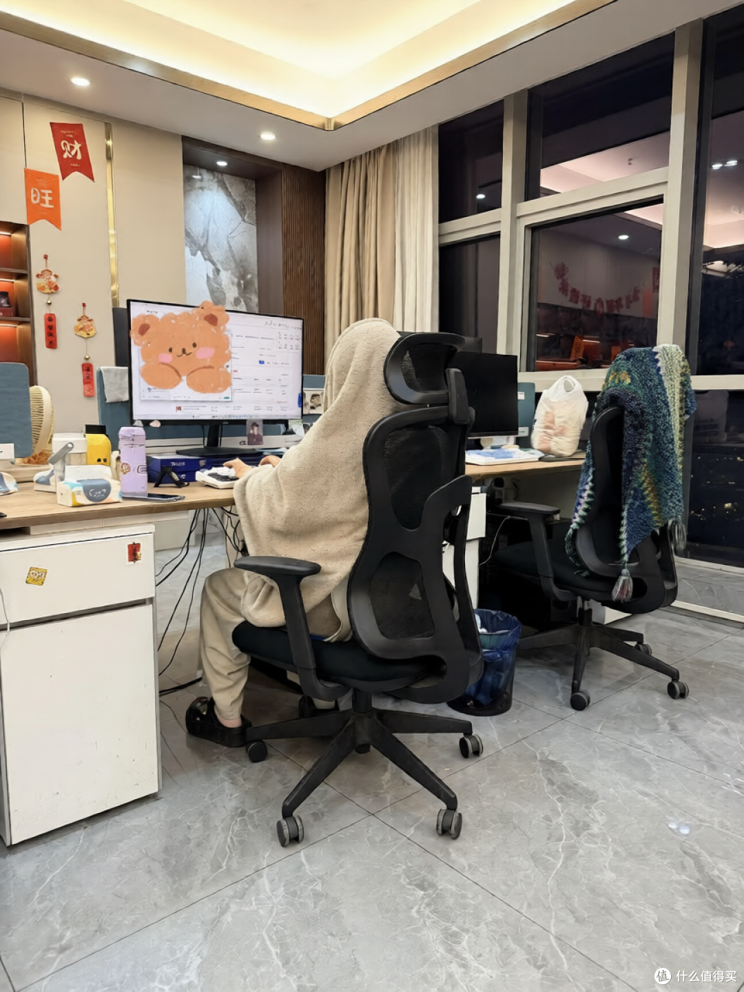 再次被年轻人的「工位智慧」惊到了!不花啥钱,就解决了各种痛点