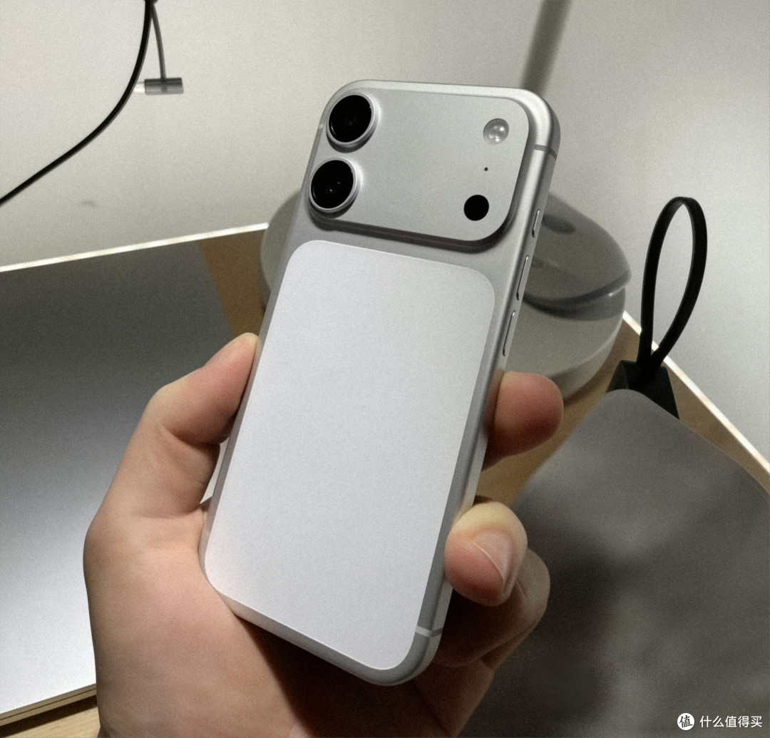 iPhone18曝光,外观神似iPhone17 Pro,等等党又赢了!