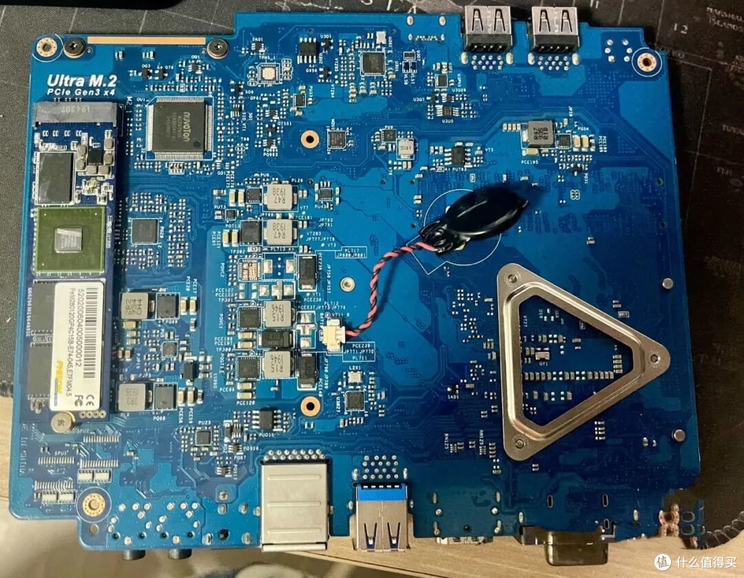 200多支持双盘位8代I3小主机，支持2.5HDD+m.2硬盘