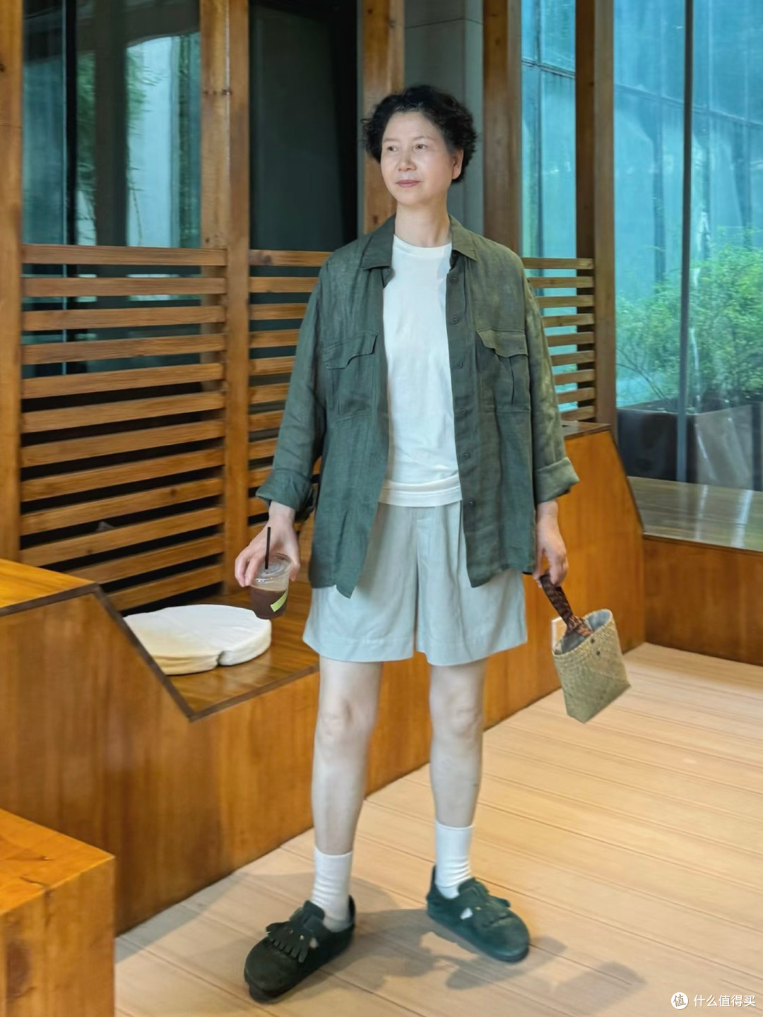 北京阿姨的衬衫叠穿非常惊艳,回头率高还显年轻,穿身上洋气时髦