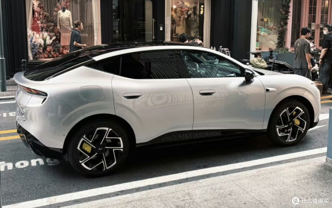 15万价位对标30万配置？小鹏L03乌梅子酱配色，主打年轻人首台SUV