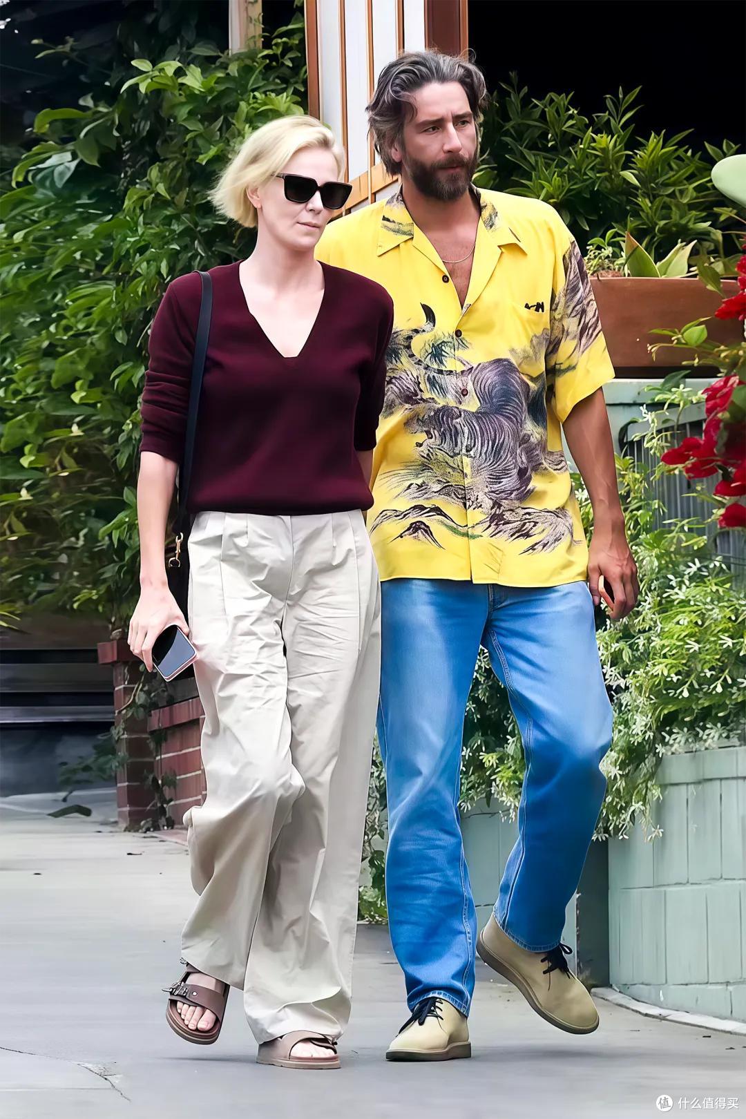 幼年“毁容”、母亲杀夫,这样的天崩剧本,赛隆却逆袭成一代女神