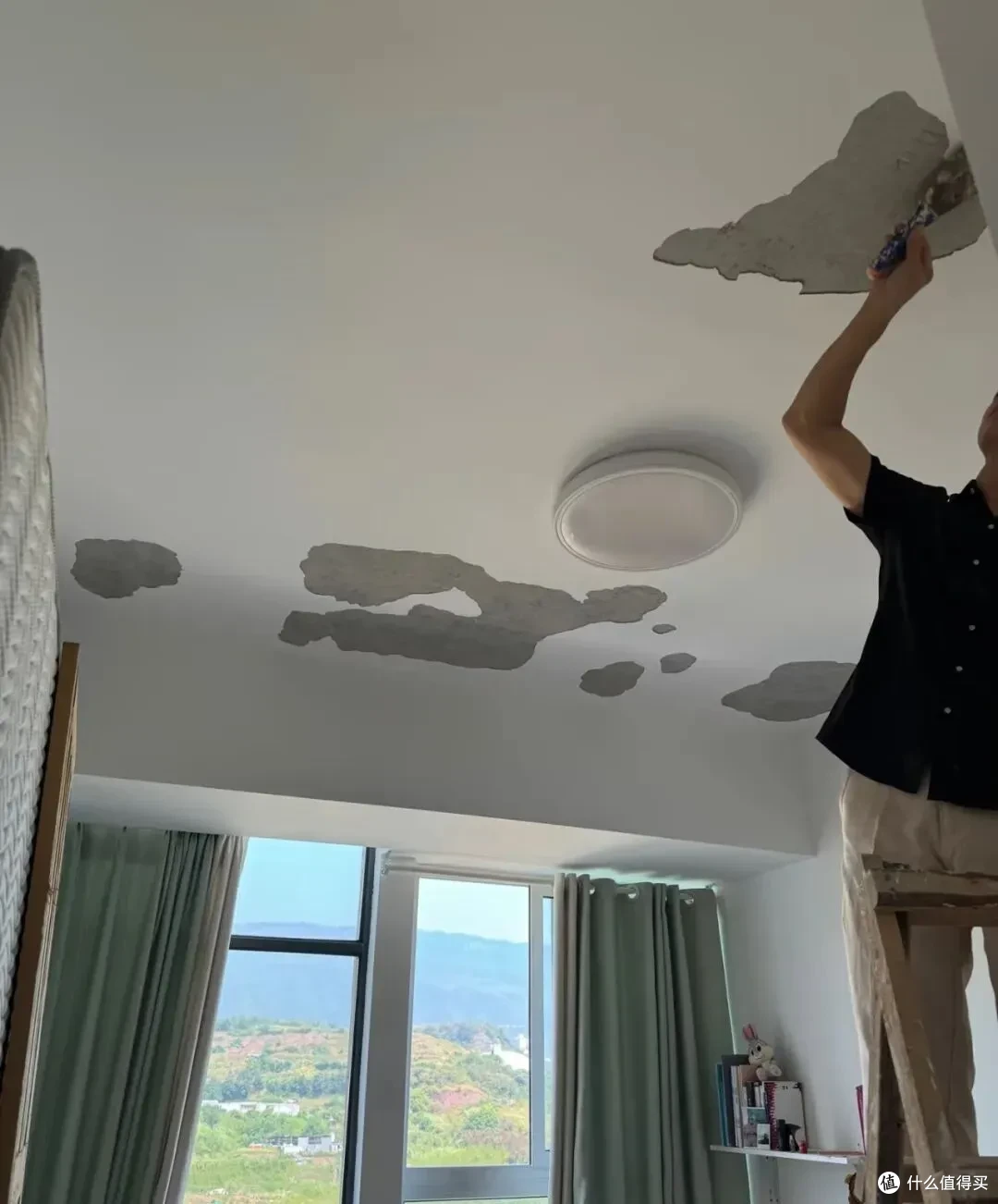 “这不是天花板塌了，这是天塌了！”还好塌下来时没伤到人