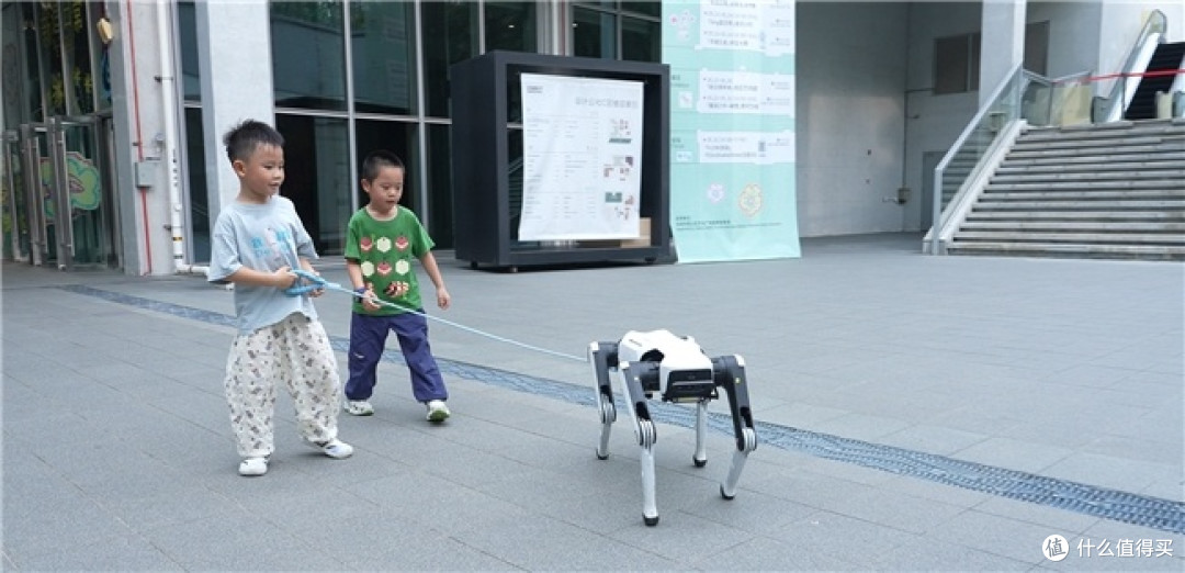 家用机器狗别只看颜值：越疆Rover X1 为什么适合家庭、户外和运动？
