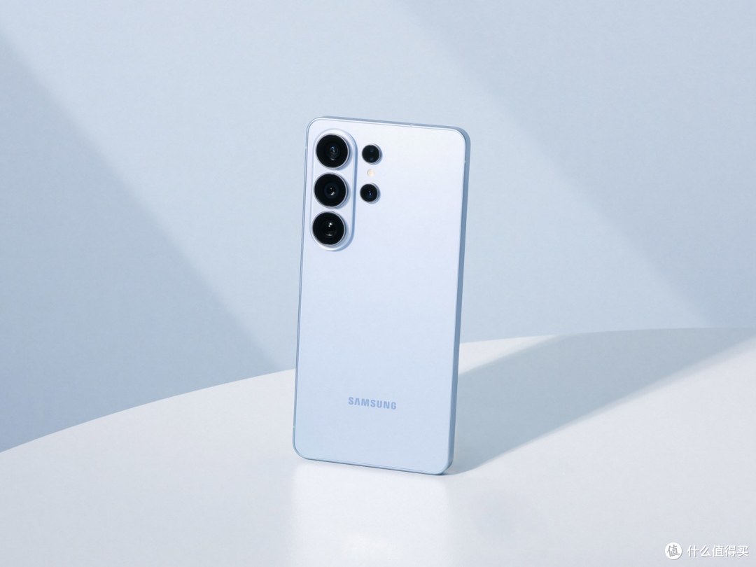 适合摄影爱好者的手机：三星 Galaxy S26 Ultra，轻装也能专业