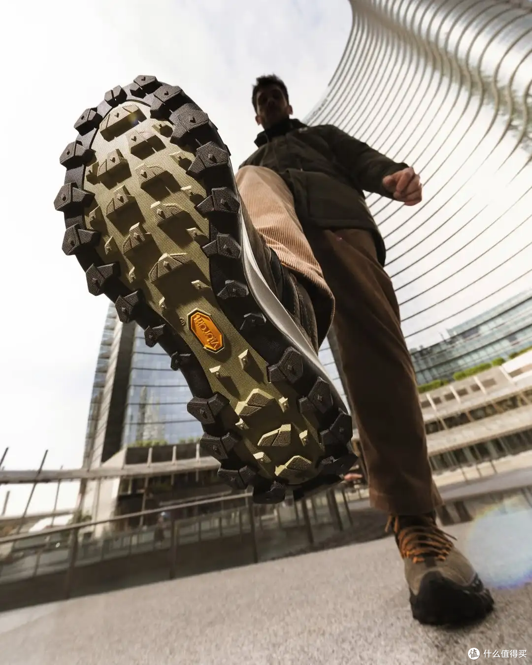 Vibram 大底为什么有厚有薄，耳齿还不一样？一篇讲清配方、厚度、花纹的底层逻辑