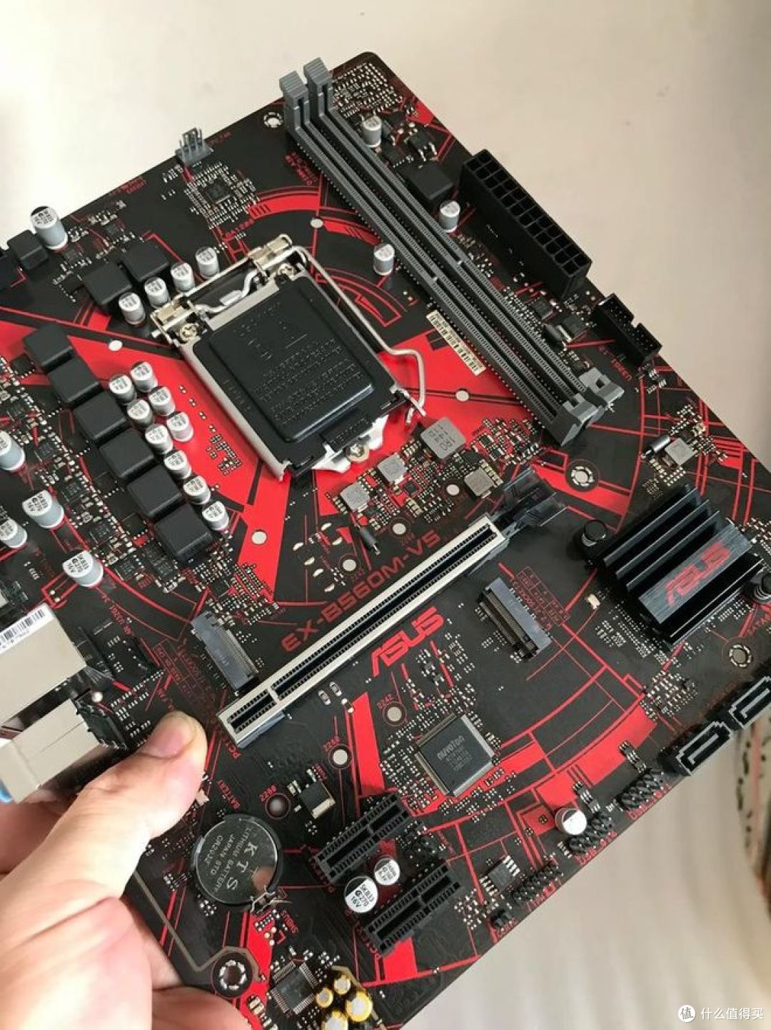 新手装机主板选购指南:拒绝盲目堆料,精准避坑!