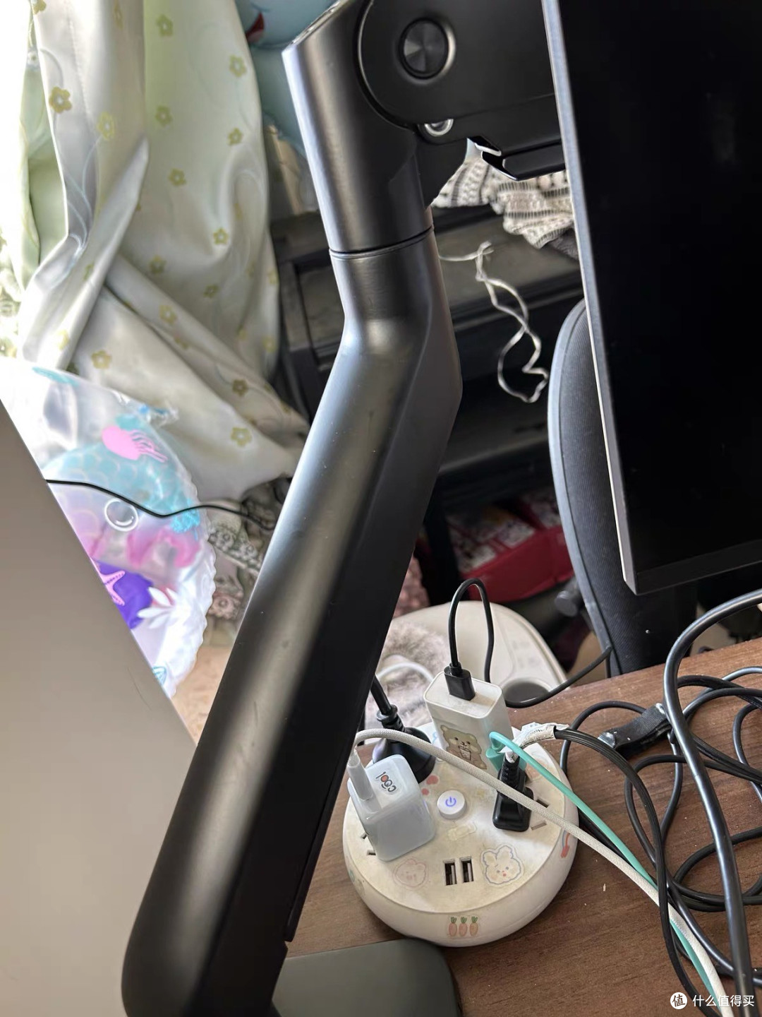 北弧E560，把我那台27寸从桌面上"救"了出来