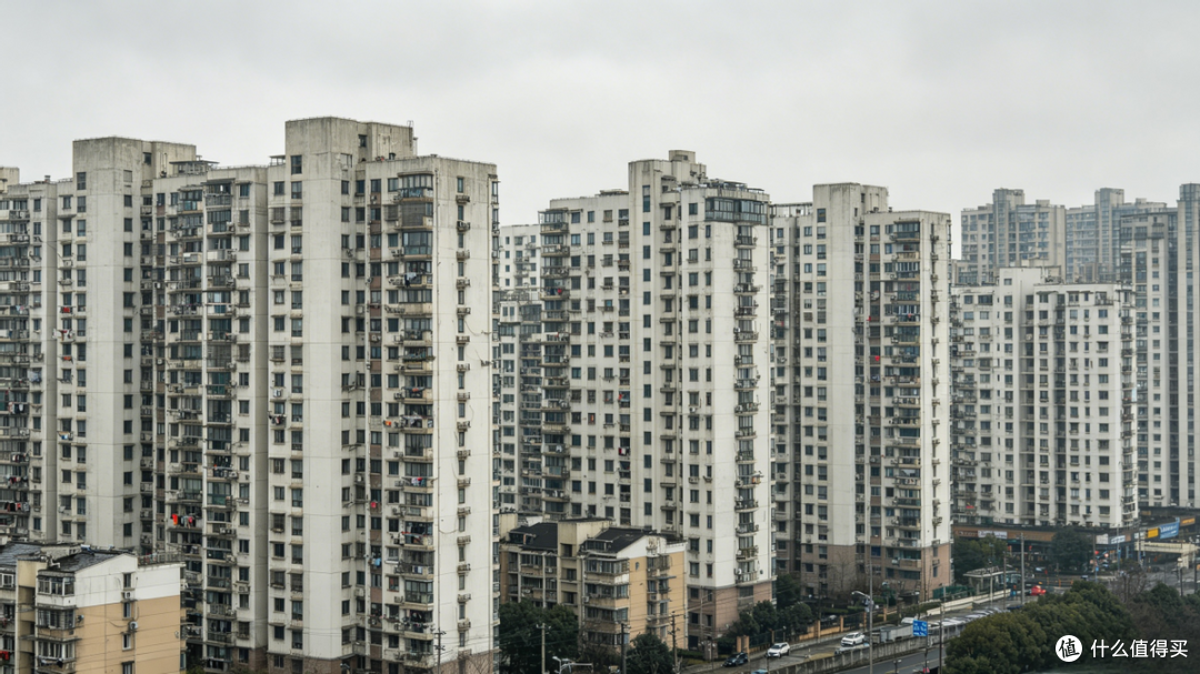 前滩 9.2 万低价房源揭秘，上海楼市分化加剧，同板块价差超五成