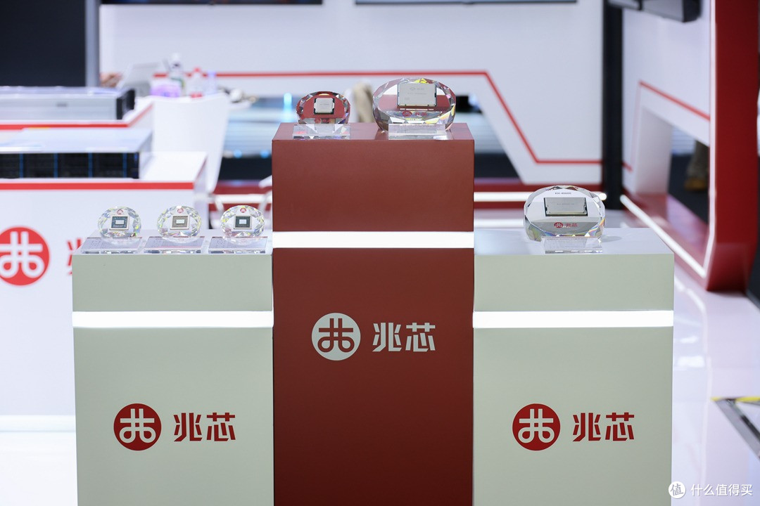 强芯筑基 智联无界 兆芯携全栈ZX86自主算力方案亮相2026MWC上海