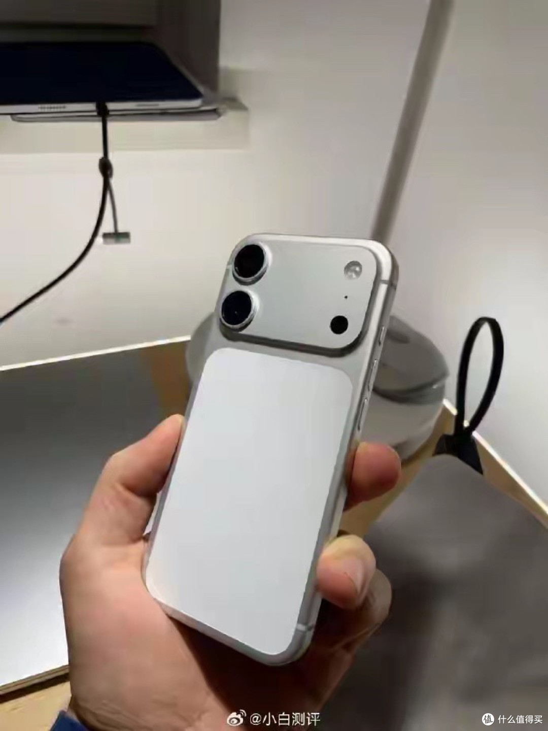 这回标准版也有Pro质感？iPhone 18横向镜头模组曝光