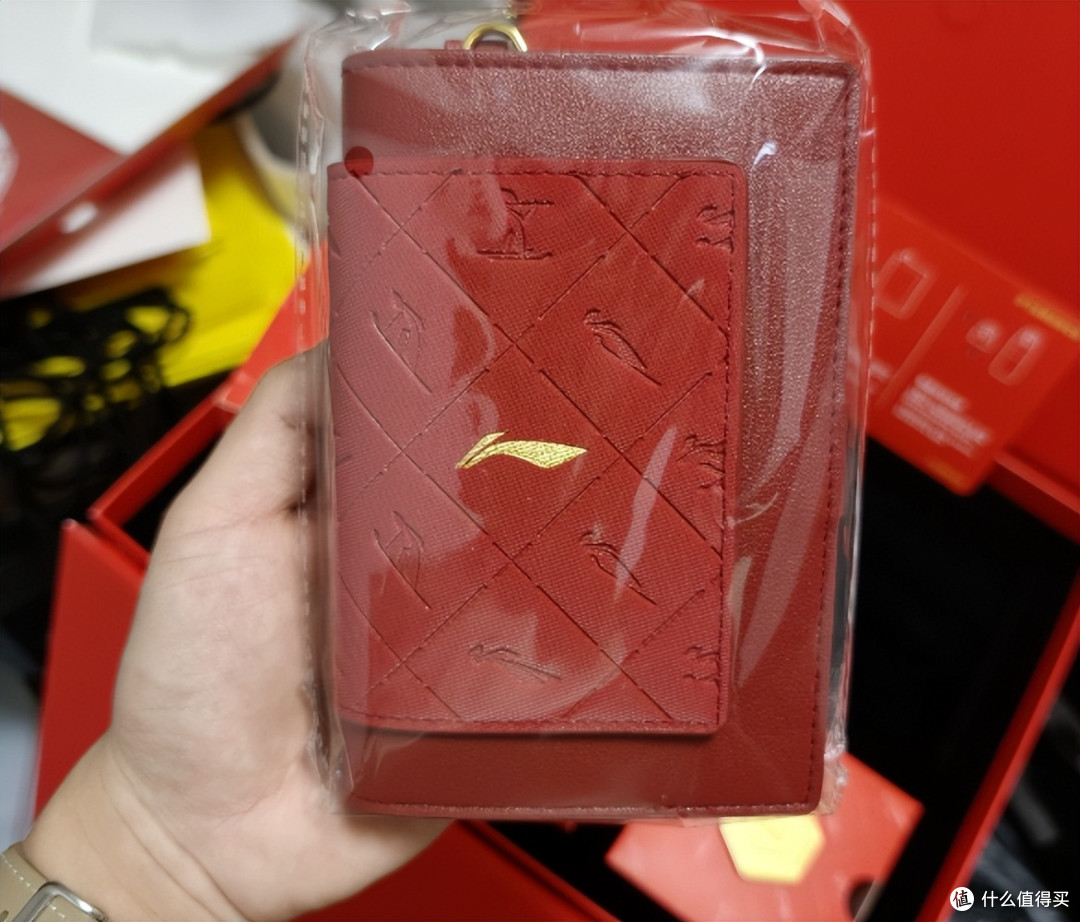 李宁礼盒二手鱼大量到货,全是干货还能抽纯金徽章?44元冲不冲?