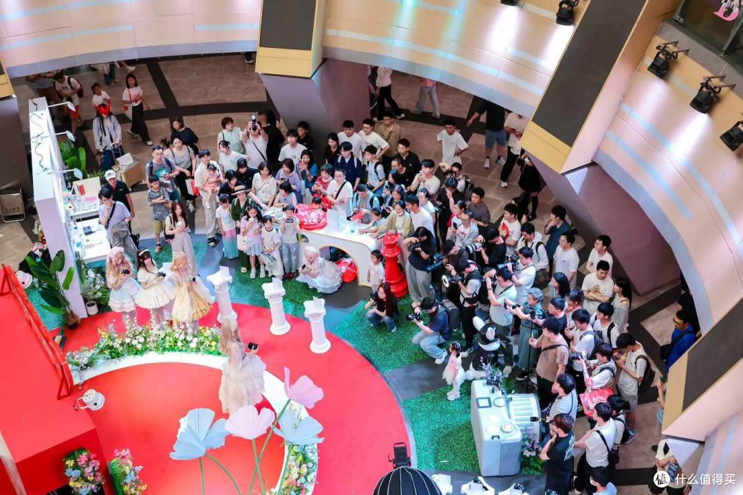 邂逅童话奇缘,佳能EOS二次元城市路演燃动南京