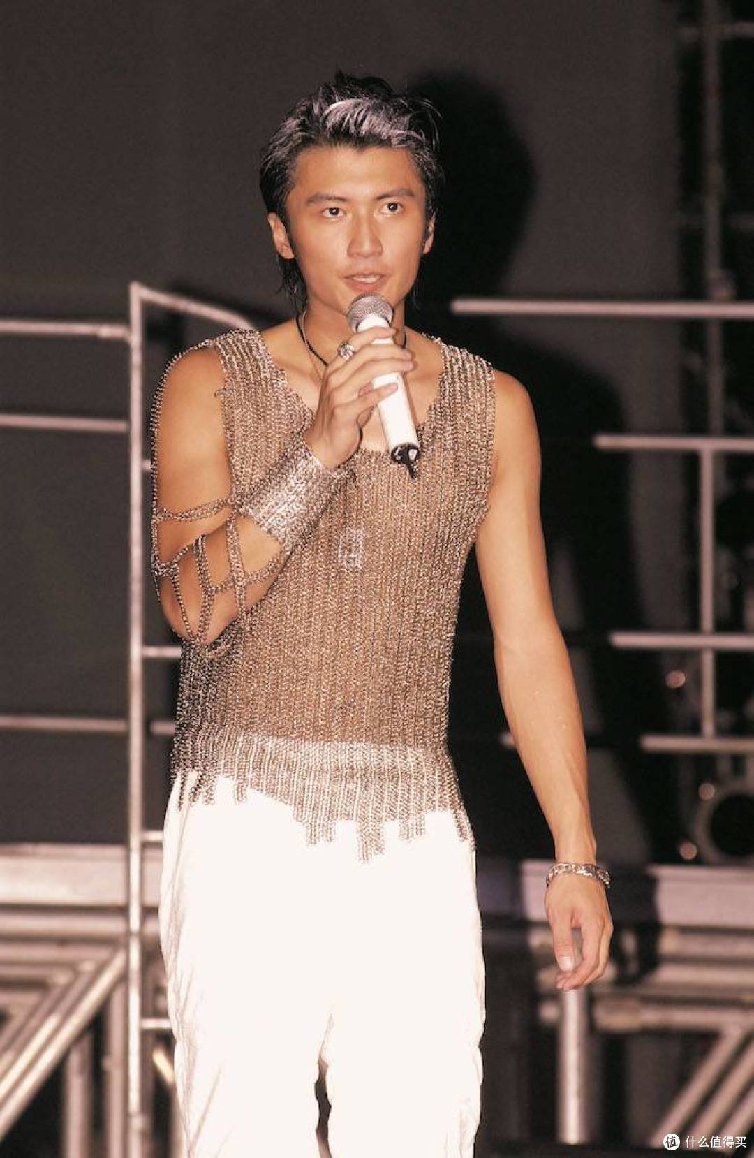 从“土味男”到Y2K祖师爷:谢霆锋用20年给时尚圈上了一课