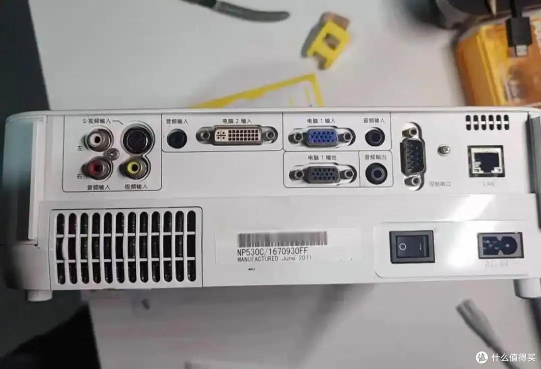 当初卖六千多的高端投影,如今闲鱼60块就能收,亮度依旧吊打微投