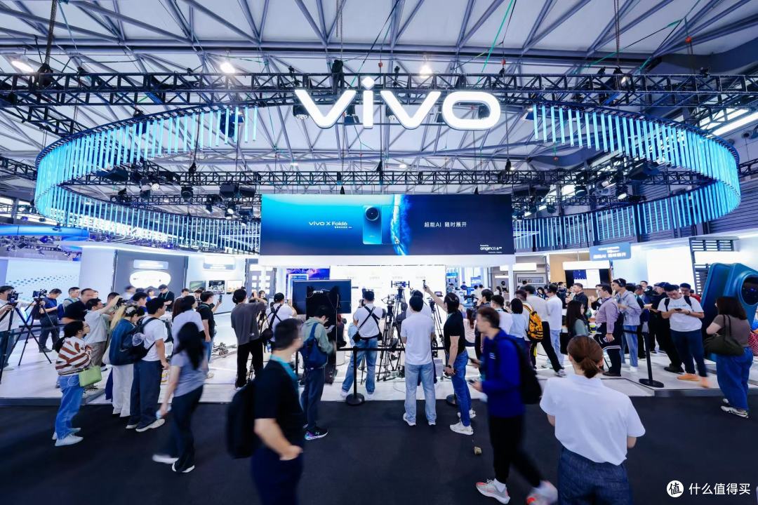 vivo XFold6现场上手体验:展开的不只屏幕,还有 AI 工作流