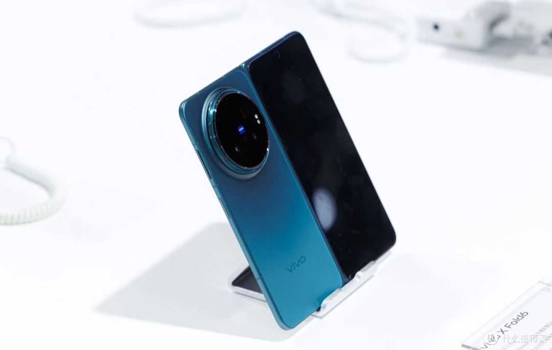 vivo XFold6现场上手体验:展开的不只屏幕,还有 AI 工作流