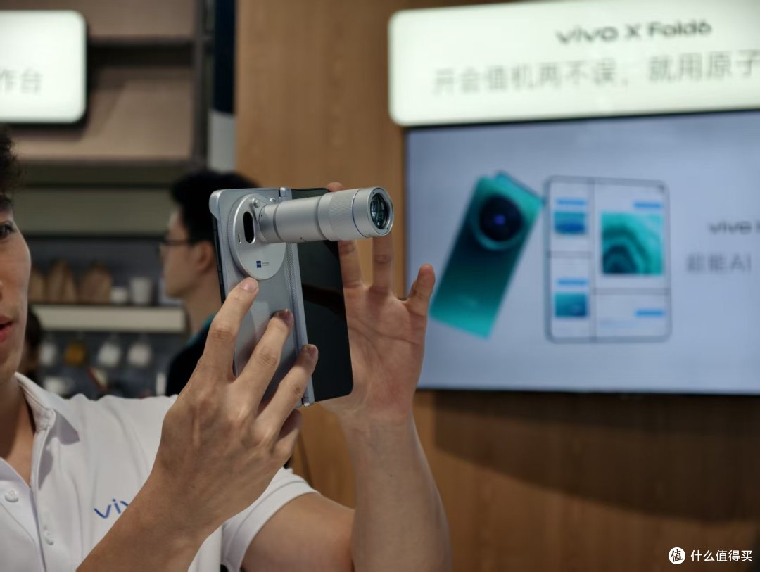 vivo XFold6现场上手体验:展开的不只屏幕,还有 AI 工作流