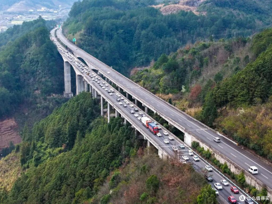 养路费到底谁在买单,油车电车两边各有委屈