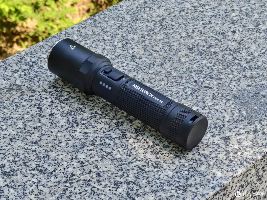 强光手电怎么选?实测纳丽德P80 HI:2300流明、515米超远射