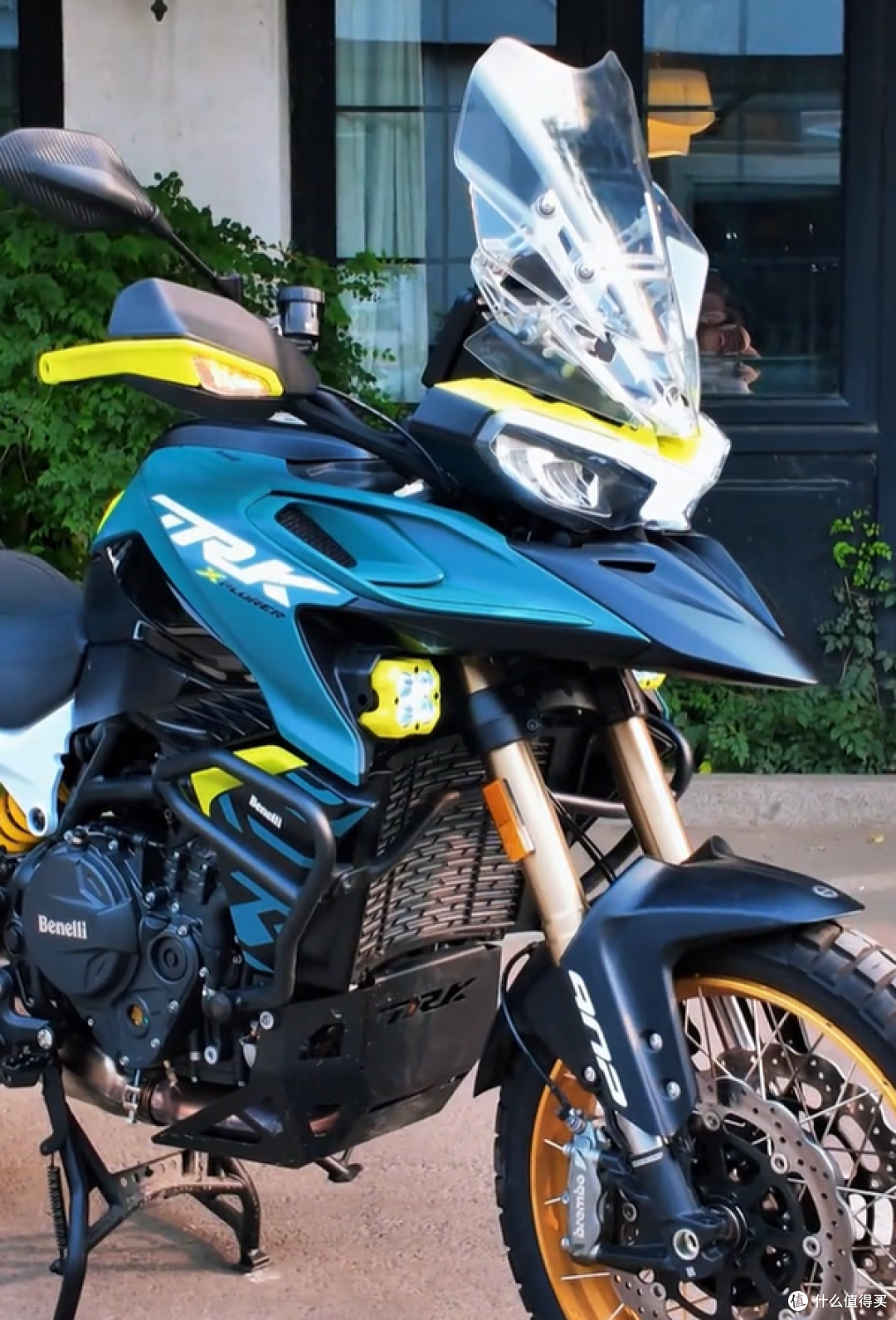 贝纳利TRK 902X终于来了，准公升级ADV要开卷！实车以到店？