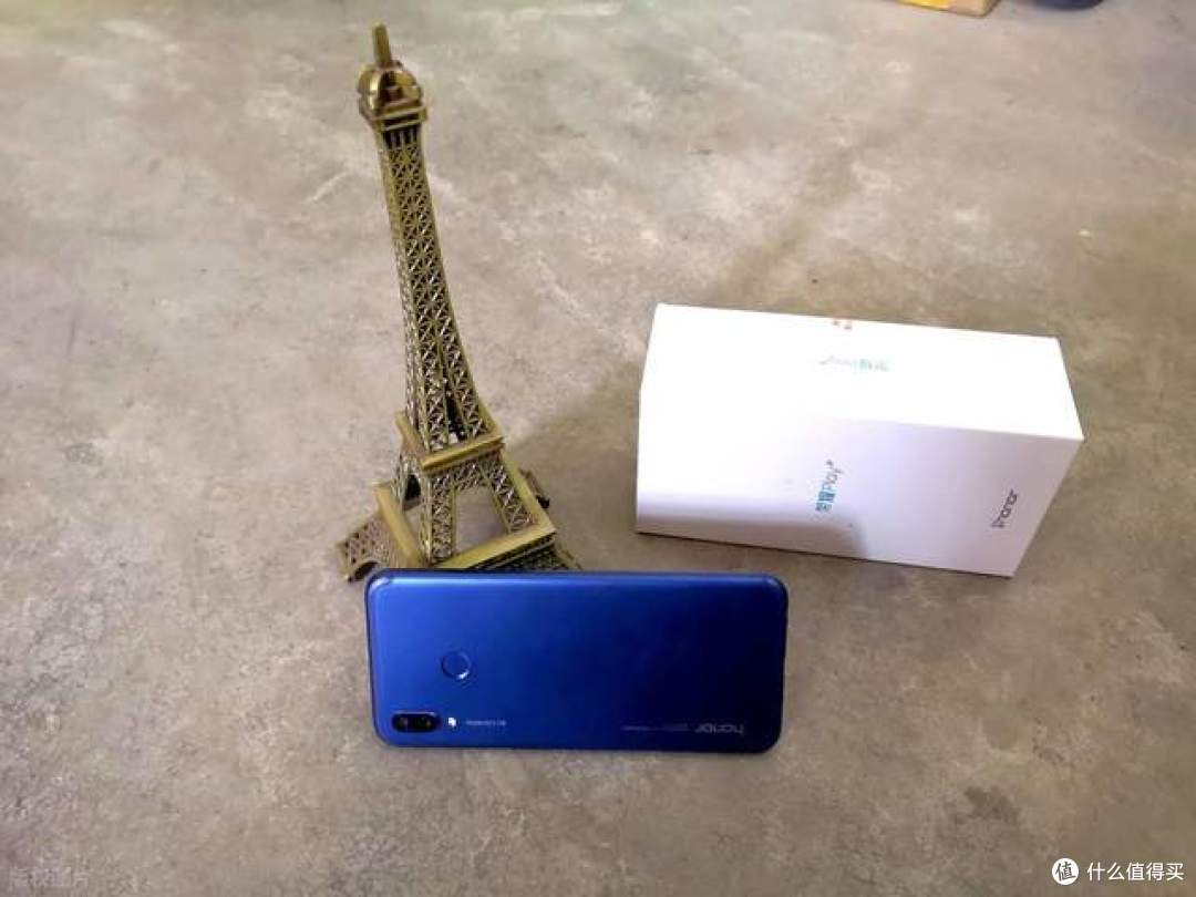为压价厂家推出4+64G、6+64G千元机!现在这种配置,还有人买吗?