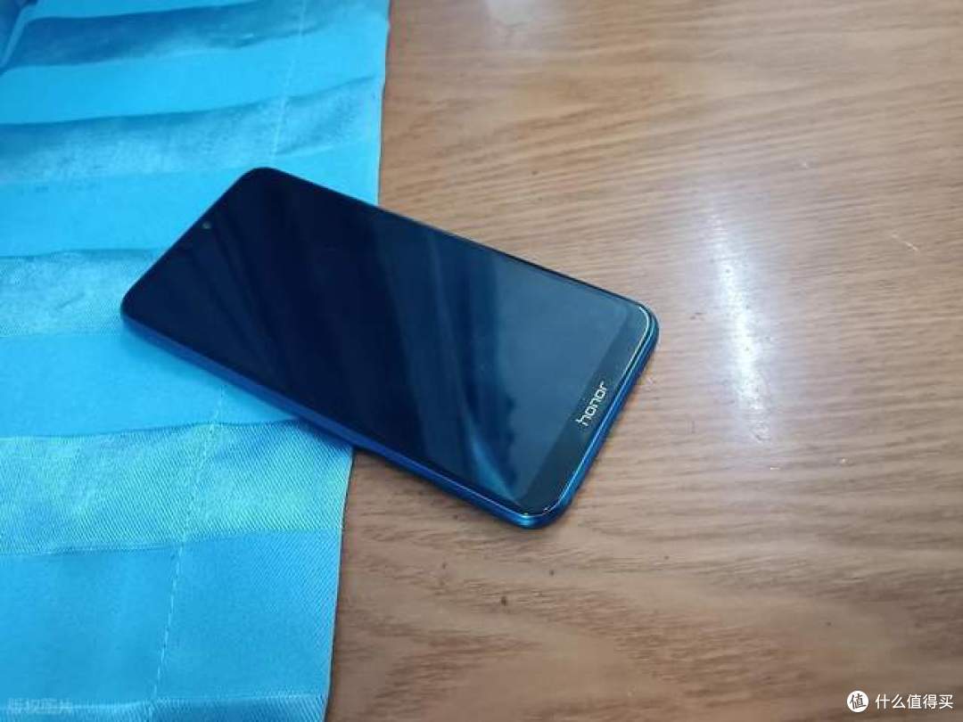 为压价厂家推出4+64G、6+64G千元机!现在这种配置,还有人买吗?