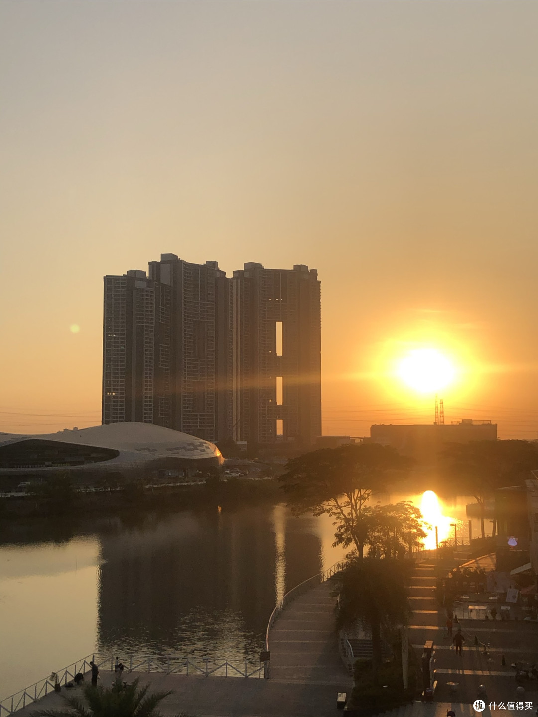 我的专属角落:主卧飘窗旁的小天地,简约但温馨!