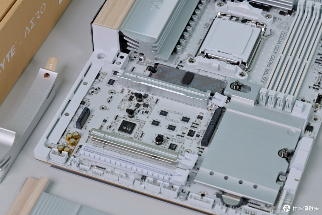 给高考完的小老弟装高配游戏主机:985X3D+技嘉X870E木雕+5080HOF