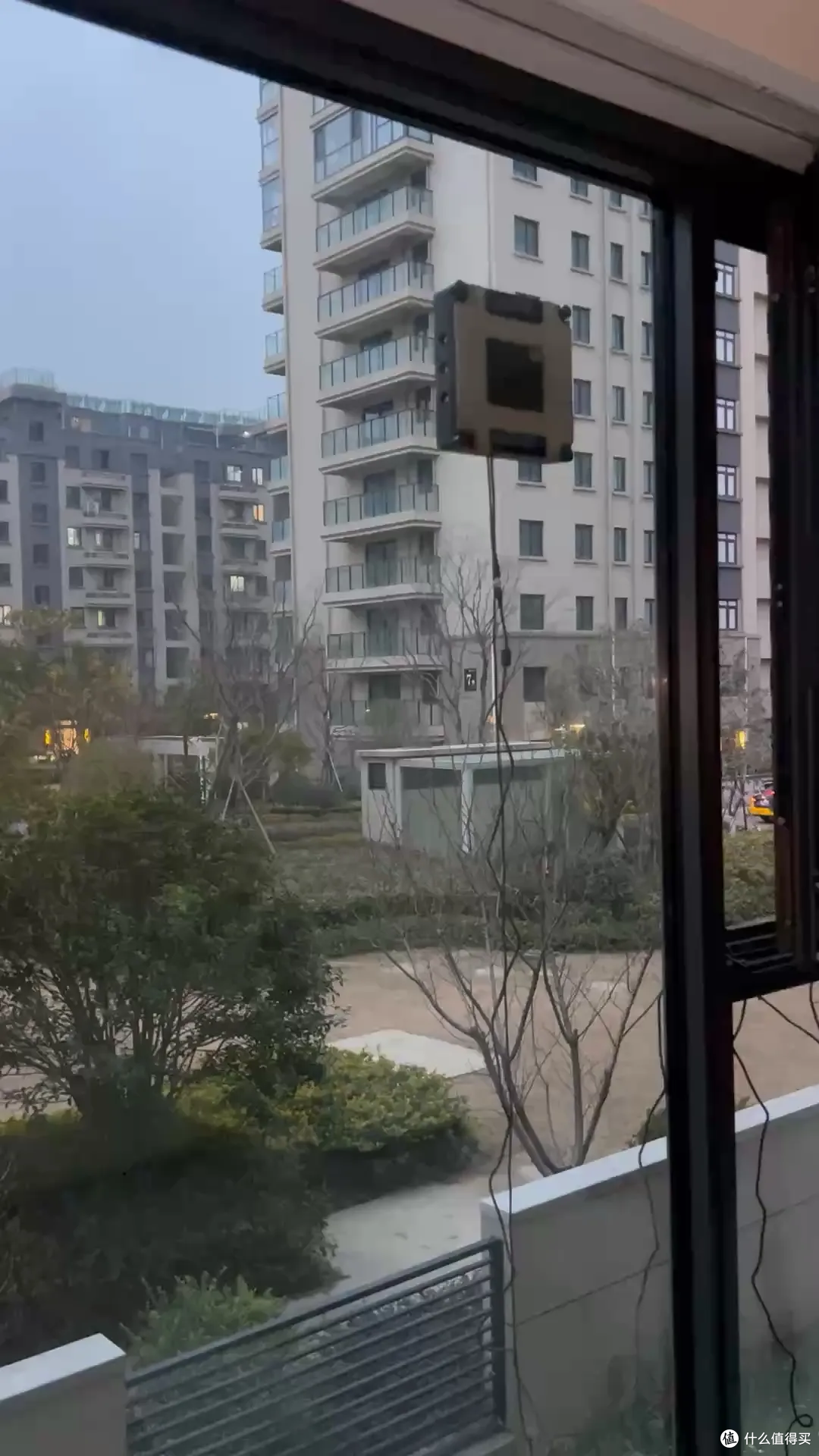 擦窗机器人到底好不好用?实测不同机型清洁效果对比