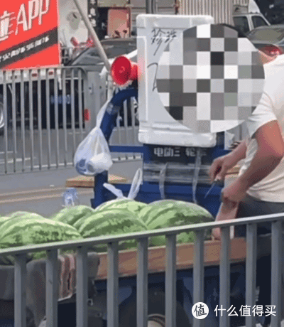 路边的「 半切瓜」，我劝你别买（不止脏）
